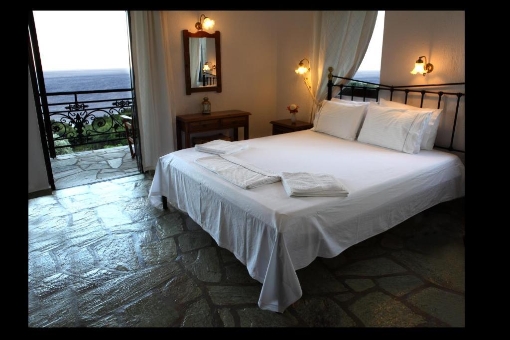 Mando Beachfront Stafylos Zimmer foto